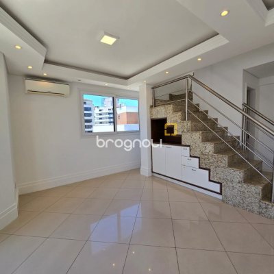 Cobertura com 237m², 3 quartos (sendo 2 suítes), 3 garagens, no bairro Centro em Florianópolis