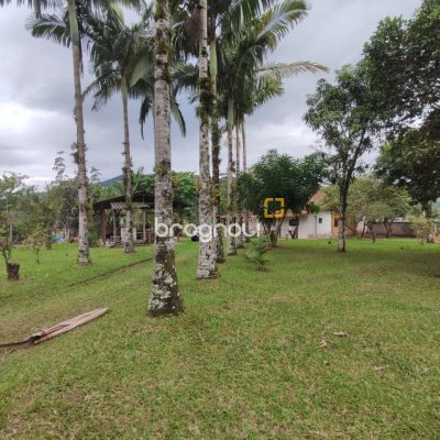 Sítio com 200m², 3 quartos (sendo 1 suíte), 2 garagens, no bairro Sorocaba em Biguaçu