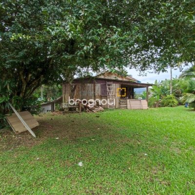 Sítio com 200m², 3 quartos (sendo 1 suíte), 2 garagens, no bairro Sorocaba em Biguaçu