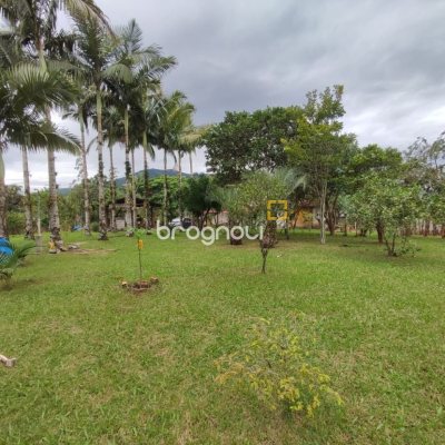 Sítio com 200m², 3 quartos (sendo 1 suíte), 2 garagens, no bairro Sorocaba em Biguaçu