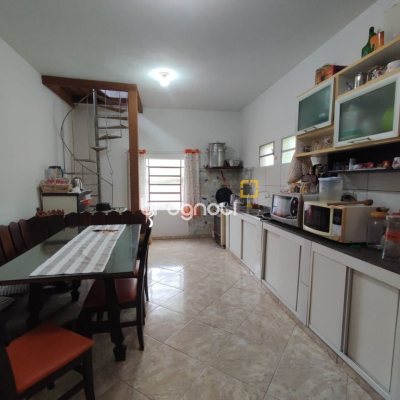 Sítio com 200m², 3 quartos (sendo 1 suíte), 2 garagens, no bairro Sorocaba em Biguaçu