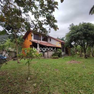 Sítio com 200m², 3 quartos (sendo 1 suíte), 2 garagens, no bairro Sorocaba em Biguaçu