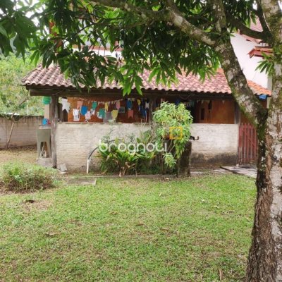 Sítio com 200m², 3 quartos (sendo 1 suíte), 2 garagens, no bairro Sorocaba em Biguaçu