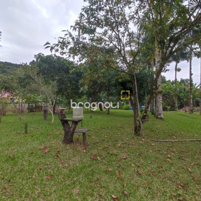 Sítio com 200m², 3 quartos (sendo 1 suíte), 2 garagens, no bairro Sorocaba em Biguaçu