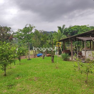 Sítio com 200m², 3 quartos (sendo 1 suíte), 2 garagens, no bairro Sorocaba em Biguaçu