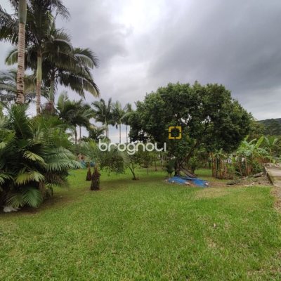 Sítio com 200m², 3 quartos (sendo 1 suíte), 2 garagens, no bairro Sorocaba em Biguaçu