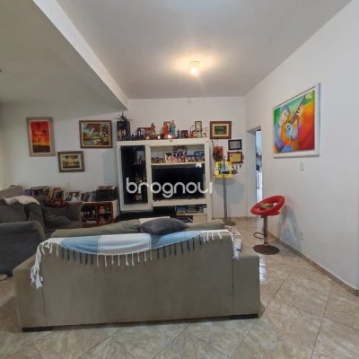 Sítio com 200m², 3 quartos (sendo 1 suíte), 2 garagens, no bairro Sorocaba em Biguaçu