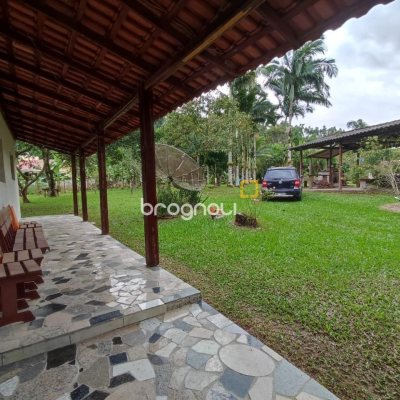 Sítio com 200m², 3 quartos (sendo 1 suíte), 2 garagens, no bairro Sorocaba em Biguaçu