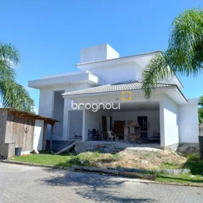 Casa de Condomínio com 280m², 4 quartos (sendo 4 suítes), 2 garagens, no bairro Vargem Pequena em Florianópolis