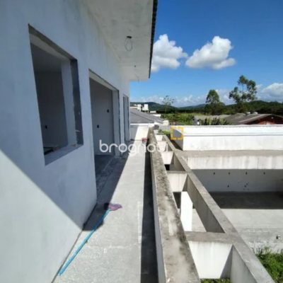 Casa de Condomínio com 280m², 4 quartos (sendo 4 suítes), 2 garagens, no bairro Vargem Pequena em Florianópolis