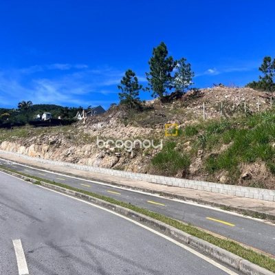 Terreno com 3069m², no bairro Itacorubi em Florianópolis