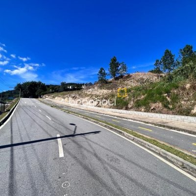 Terreno com 3069m², no bairro Itacorubi em Florianópolis