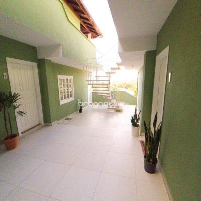 Casa com 484m², 14 quartos (sendo 3 suítes), 6 garagens, no bairro Pântano do Sul em Florianópolis
