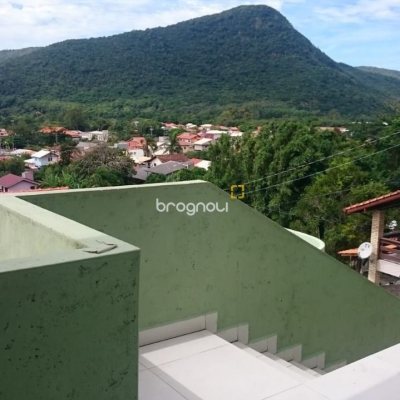 Casa com 484m², 14 quartos (sendo 3 suítes), 6 garagens, no bairro Pântano do Sul em Florianópolis