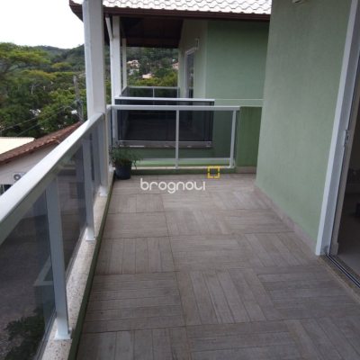 Casa com 484m², 14 quartos (sendo 3 suítes), 6 garagens, no bairro Pântano do Sul em Florianópolis
