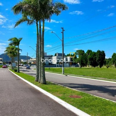 Casa com 133m², 3 quartos (sendo 2 suítes), 3 garagens, no bairro Rio Vermelho em Florianópolis