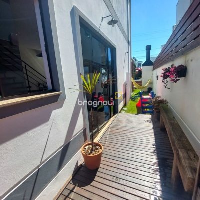 Casa com 133m², 3 quartos (sendo 2 suítes), 3 garagens, no bairro Rio Vermelho em Florianópolis