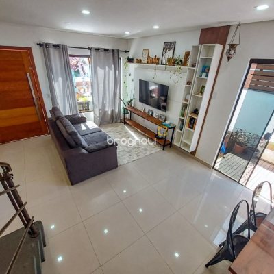 Casa com 133m², 3 quartos (sendo 2 suítes), 3 garagens, no bairro Rio Vermelho em Florianópolis