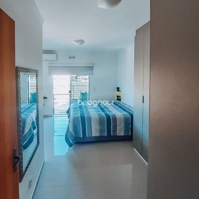Casa com 133m², 3 quartos (sendo 2 suítes), 3 garagens, no bairro Rio Vermelho em Florianópolis