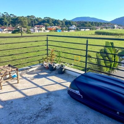 Casa com 133m², 3 quartos (sendo 2 suítes), 3 garagens, no bairro Rio Vermelho em Florianópolis