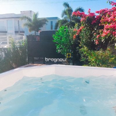 Casa com 133m², 3 quartos (sendo 2 suítes), 3 garagens, no bairro Rio Vermelho em Florianópolis