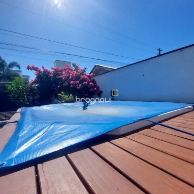 Casa com 133m², 3 quartos (sendo 2 suítes), 3 garagens, no bairro Rio Vermelho em Florianópolis