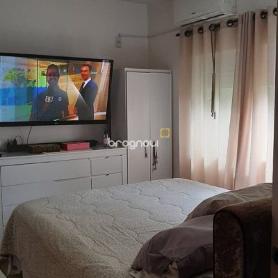Apartamento com 67m², 2 quartos (sendo 1 suíte), 1 garagem, no bairro Ingleses em Florianópolis