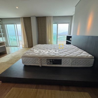 Apartamento com 162m², 2 quartos (sendo 2 suítes), 2 garagens, no bairro Agronômica em Florianópolis