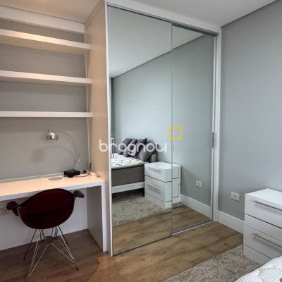 Apartamento com 162m², 2 quartos (sendo 2 suítes), 2 garagens, no bairro Agronômica em Florianópolis
