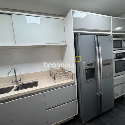 Apartamento com 162m², 2 quartos (sendo 2 suítes), 2 garagens, no bairro Agronômica em Florianópolis