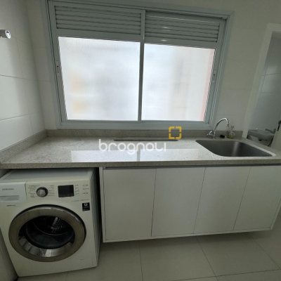 Apartamento com 162m², 2 quartos (sendo 2 suítes), 2 garagens, no bairro Agronômica em Florianópolis