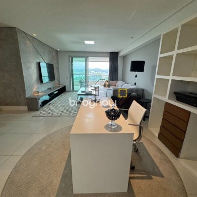Apartamento com 162m², 2 quartos (sendo 2 suítes), 2 garagens, no bairro Agronômica em Florianópolis
