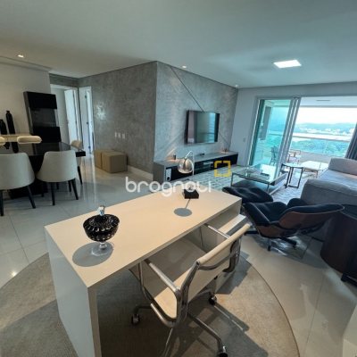 Apartamento com 162m², 2 quartos (sendo 2 suítes), 2 garagens, no bairro Agronômica em Florianópolis