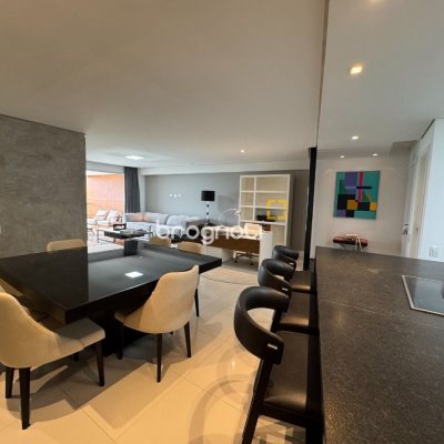 Apartamento com 162m², 2 quartos (sendo 2 suítes), 2 garagens, no bairro Agronômica em Florianópolis