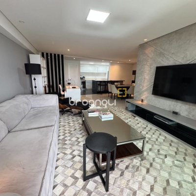 Apartamento com 162m², 2 quartos (sendo 2 suítes), 2 garagens, no bairro Agronômica em Florianópolis