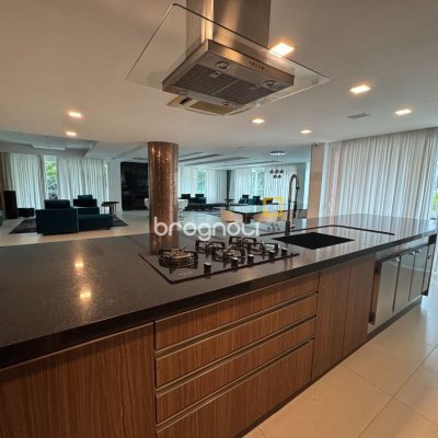 Apartamento com 162m², 2 quartos (sendo 2 suítes), 2 garagens, no bairro Agronômica em Florianópolis