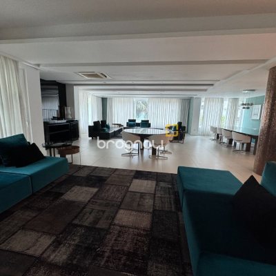 Apartamento com 162m², 2 quartos (sendo 2 suítes), 2 garagens, no bairro Agronômica em Florianópolis