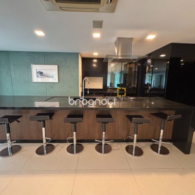 Apartamento com 162m², 2 quartos (sendo 2 suítes), 2 garagens, no bairro Agronômica em Florianópolis