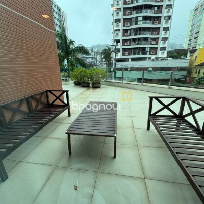 Apartamento com 162m², 2 quartos (sendo 2 suítes), 2 garagens, no bairro Agronômica em Florianópolis