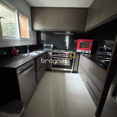 Apartamento com 162m², 2 quartos (sendo 2 suítes), 2 garagens, no bairro Agronômica em Florianópolis
