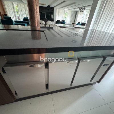 Apartamento com 162m², 2 quartos (sendo 2 suítes), 2 garagens, no bairro Agronômica em Florianópolis