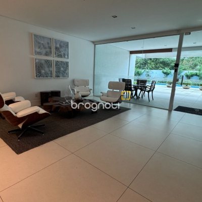 Apartamento com 162m², 2 quartos (sendo 2 suítes), 2 garagens, no bairro Agronômica em Florianópolis