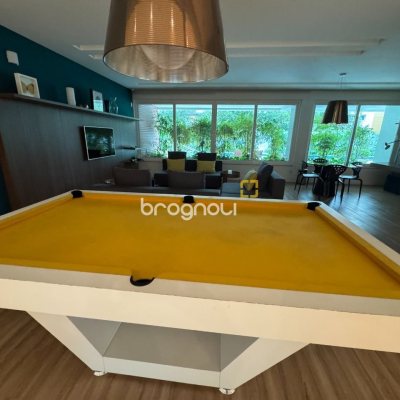 Apartamento com 162m², 2 quartos (sendo 2 suítes), 2 garagens, no bairro Agronômica em Florianópolis