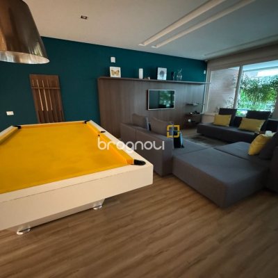 Apartamento com 162m², 2 quartos (sendo 2 suítes), 2 garagens, no bairro Agronômica em Florianópolis