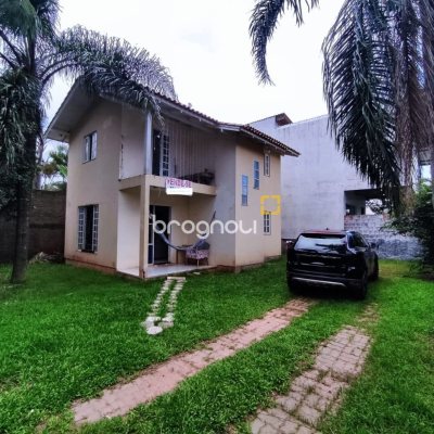 Casa com 93m², 3 quartos (sendo 1 suíte), 4 garagens, no bairro Ingleses em Florianópolis