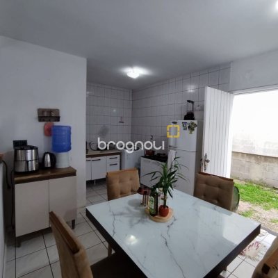 Casa com 93m², 3 quartos (sendo 1 suíte), 4 garagens, no bairro Ingleses em Florianópolis