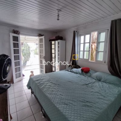 Casa com 93m², 3 quartos (sendo 1 suíte), 4 garagens, no bairro Ingleses em Florianópolis
