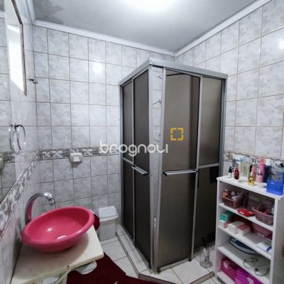 Casa com 93m², 3 quartos (sendo 1 suíte), 4 garagens, no bairro Ingleses em Florianópolis
