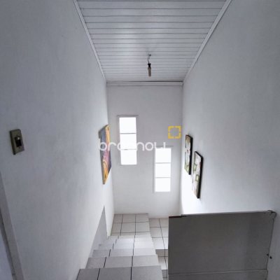 Casa com 93m², 3 quartos (sendo 1 suíte), 4 garagens, no bairro Ingleses em Florianópolis