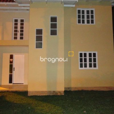 Casa com 93m², 3 quartos (sendo 1 suíte), 4 garagens, no bairro Ingleses em Florianópolis